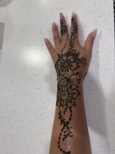 Gallery photo 3 of Henna by Yenni
