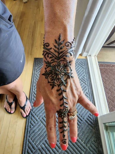 Gallery photo 4 of Henna by Yenni