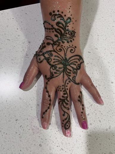 Gallery photo 7 of Henna by Yenni