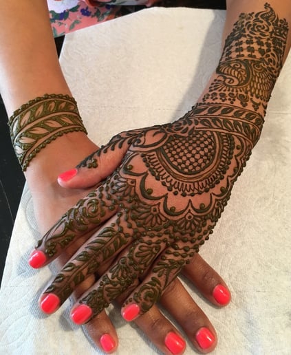 Gallery photo 2 of Henna Happens