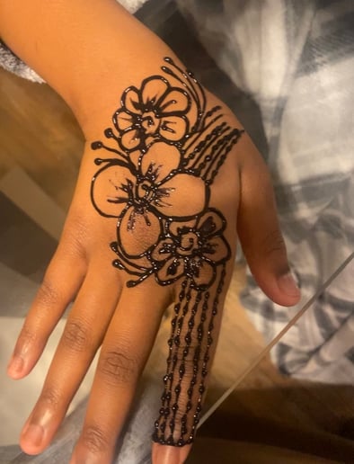 Gallery photo 2 of Henna OnTheGo