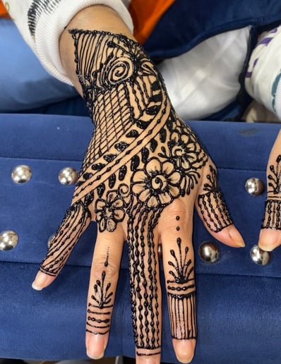 Gallery photo 3 of Henna OnTheGo