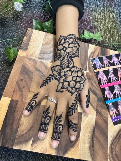 Gallery photo 7 of Henna OnTheGo