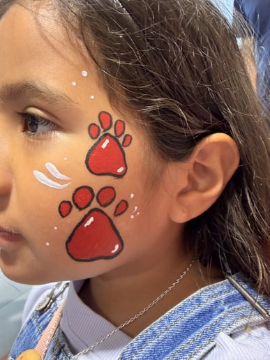 Gallery photo 4 of Ri (Face painting +Balloon Twisting +Henna)
