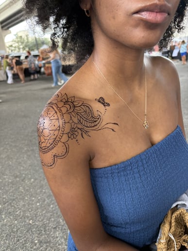 Gallery photo 1 of Henna Pro