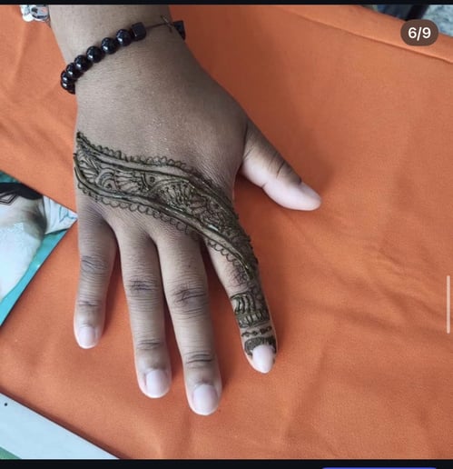 Gallery photo 7 of Henna Services