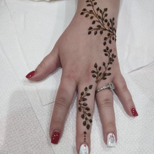 Gallery photo 4 of Bhuvana ~ Henna Tattoo Artist