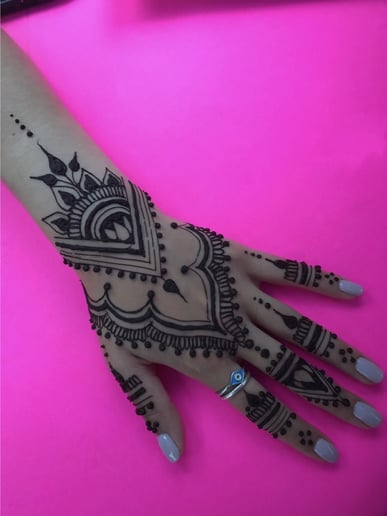 Gallery photo 3 of Nikliti5 Henna
