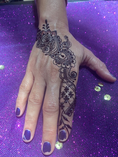 Gallery photo 3 of Aisha Mahenti Henna Tattoos