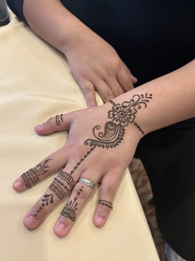 Gallery photo 1 of Henna  Twinkle