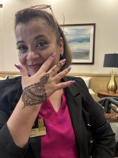 Gallery photo 3 of Henna  Twinkle