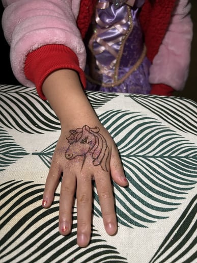 Gallery photo 4 of Henna  Twinkle