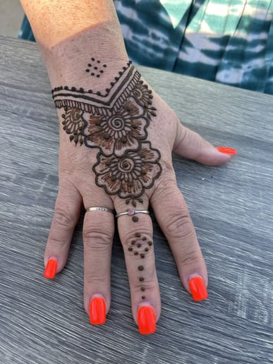 Gallery photo 6 of Henna  Twinkle