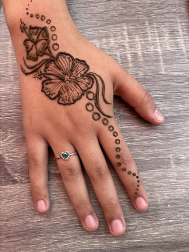 Gallery photo 7 of Henna  Twinkle