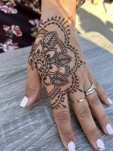 Gallery photo 8 of Henna  Twinkle