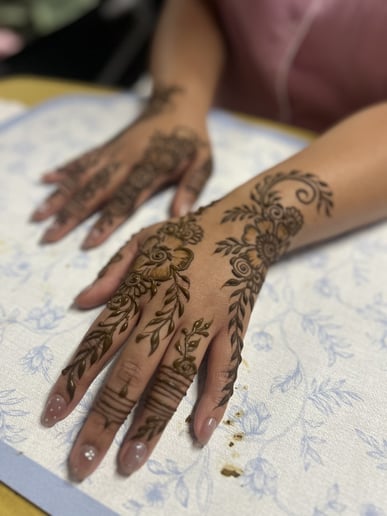 Gallery photo 11 of Henna  Twinkle