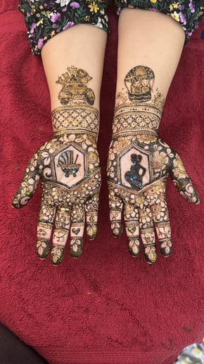 Gallery photo 8 of Henna with Seema