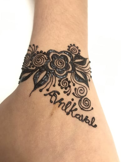 Gallery photo 9 of Henna by Avnika