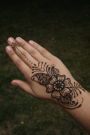 Gallery photo 1 of Henna.happiness