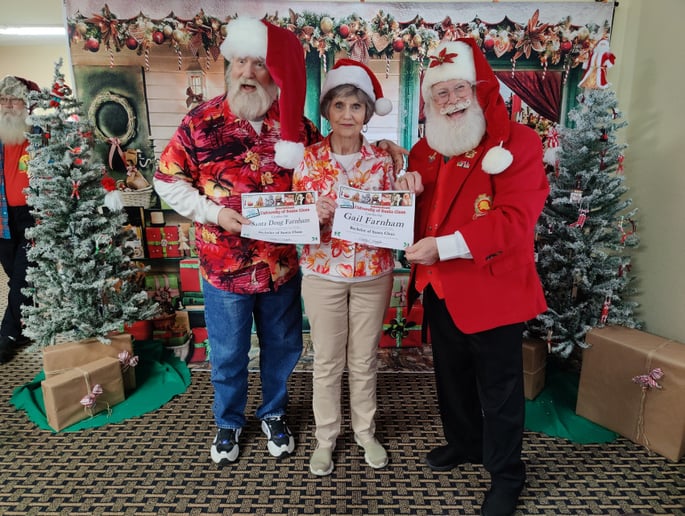 Gallery photo 7 of Heritage Santa