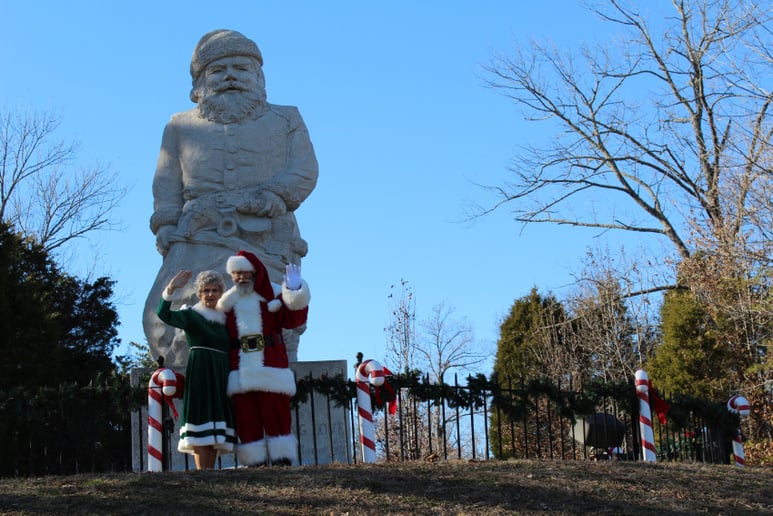 Gallery photo 9 of Heritage Santa
