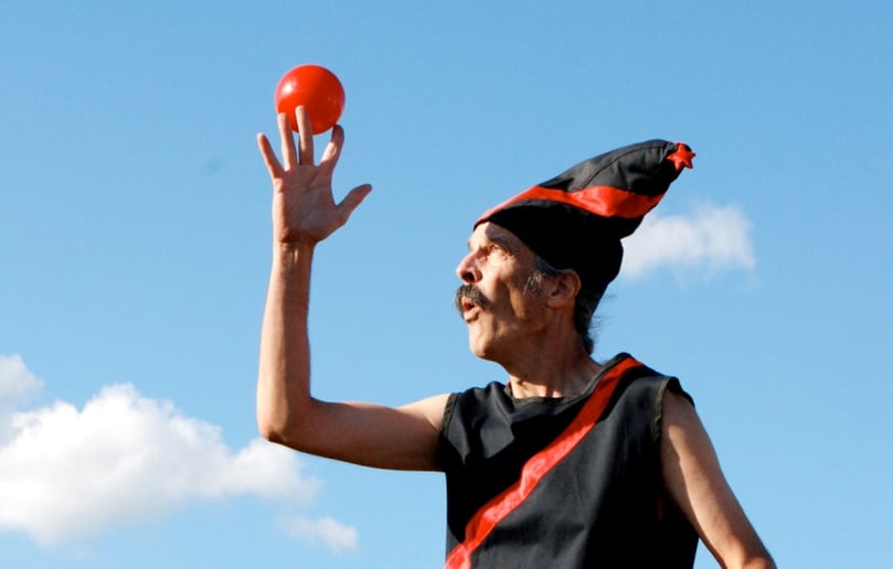 Gallery photo 4 of Henry The Juggler