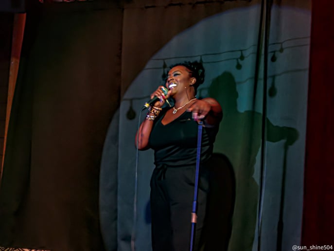 Gallery photo 3 of HerShe The Entertainer