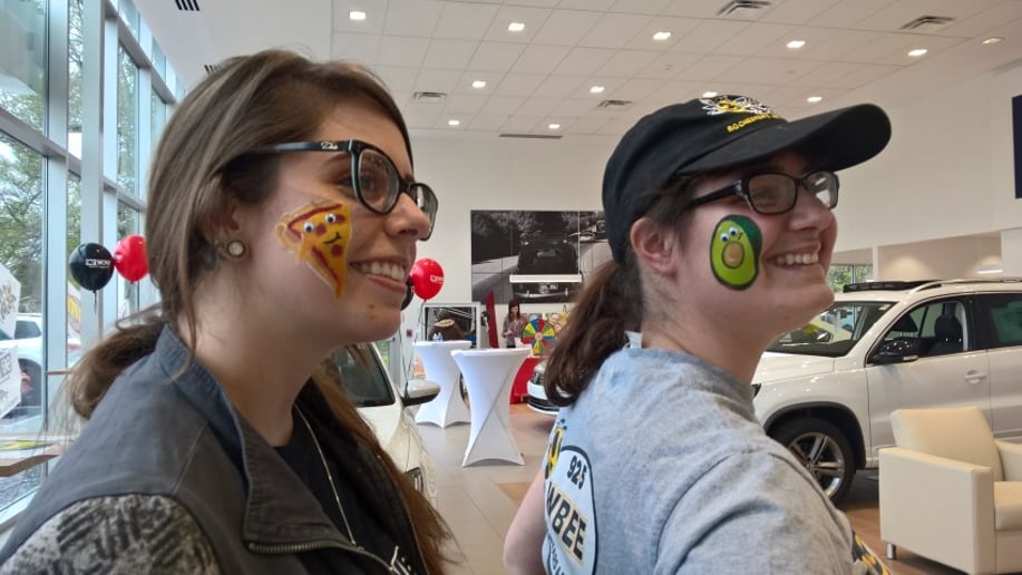 Gallery photo 3 of Herz Face Painting