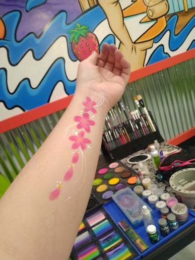 Gallery photo 6 of Herz Face Painting