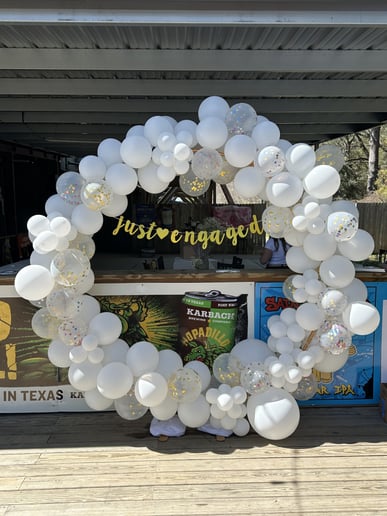 Gallery photo 2 of Hey Girl Hey Balloon Arches and Decor