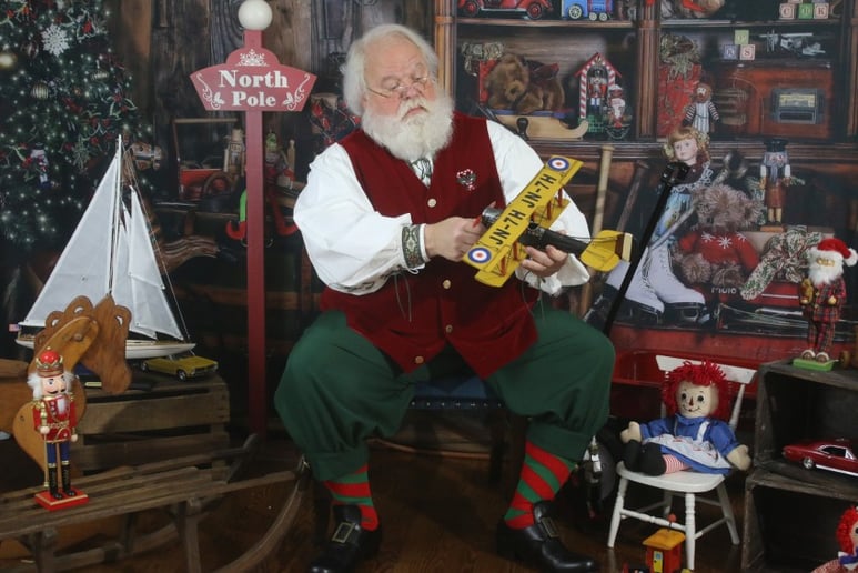 Gallery photo 18 of Hey Santa!