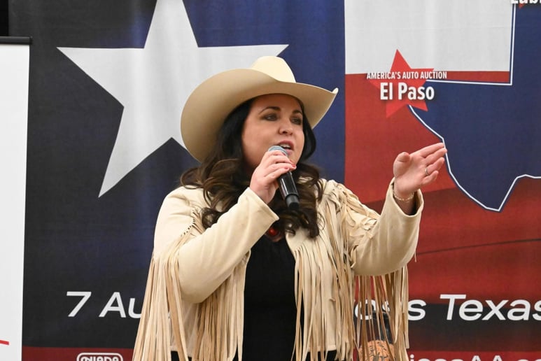 Gallery photo 9 of High Energy Woman Auctioneer