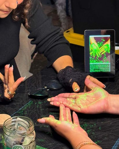 Gallery photo 5 of High Tech Palm Reader