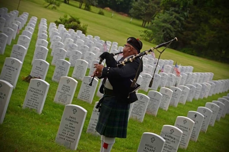 Gallery photo 17 of Rick Beaulieu - Highland Bagpiper