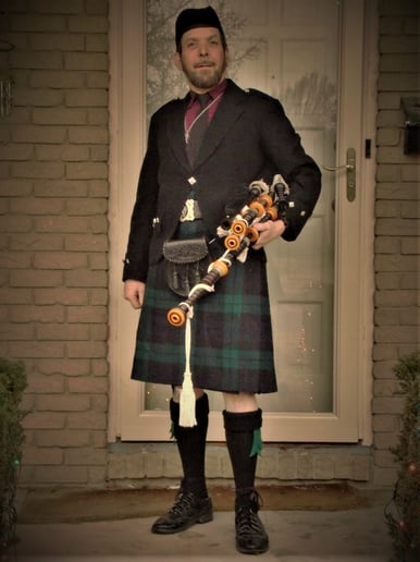 Gallery photo 1 of John Bierens - Highland Bagpiper for All Occasions