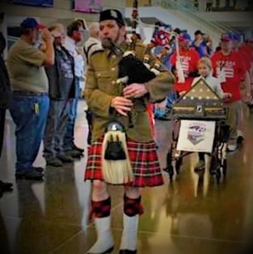 Gallery photo 4 of John Bierens - Highland Bagpiper for All Occasions