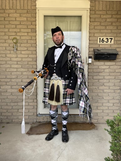 Gallery photo 5 of John Bierens - Highland Bagpiper for All Occasions