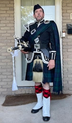 Gallery photo 9 of John Bierens - Highland Bagpiper for All Occasions