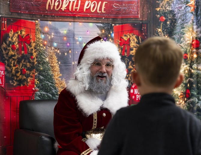 Gallery photo 1 of Ho-Ho-Hofer Claus