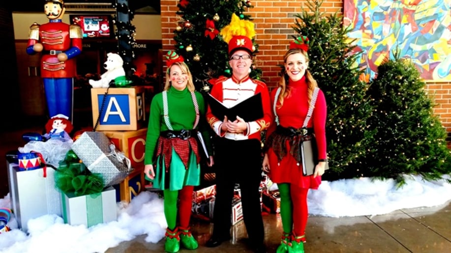Gallery photo 3 of Holiday Cheer Entertainment