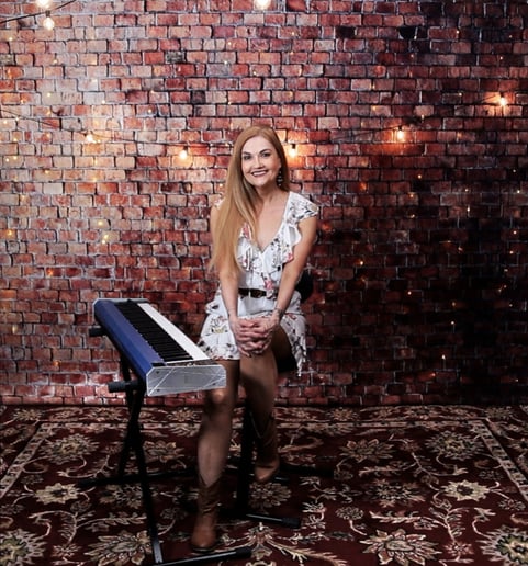 Gallery photo 2 of Hollie Olson