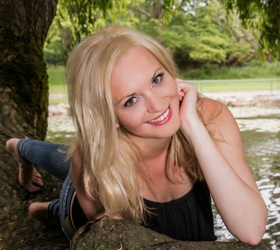 Gallery photo 4 of Holly G
