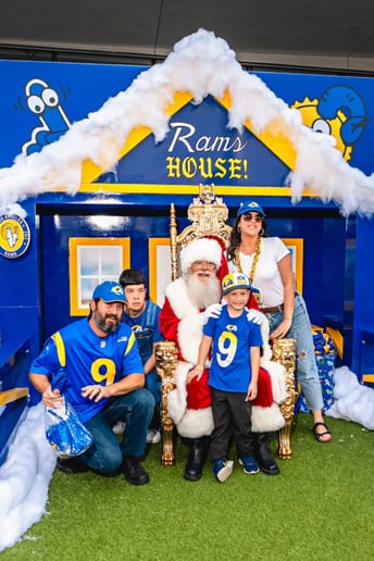 Gallery photo 7 of Santa Phillip