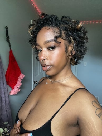 Gallery photo 1 of HoodSpinnaRellaa