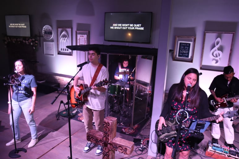 Gallery photo 2 of Hope Arise Worship