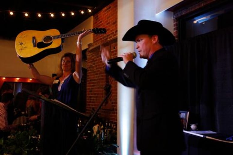 Gallery photo 1 of Hot Auctioneering