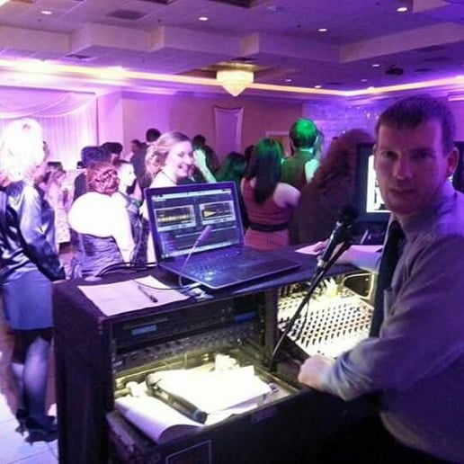 Gallery photo 1 of Hot Tracks Dj Service