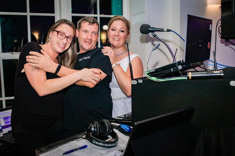 Gallery photo 9 of Hot Tracks Dj Service