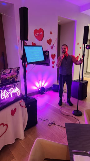 Gallery photo 2 of Hotnights Karaoke and Wedding DJs
