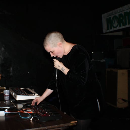 Gallery photo 2 of Howlet